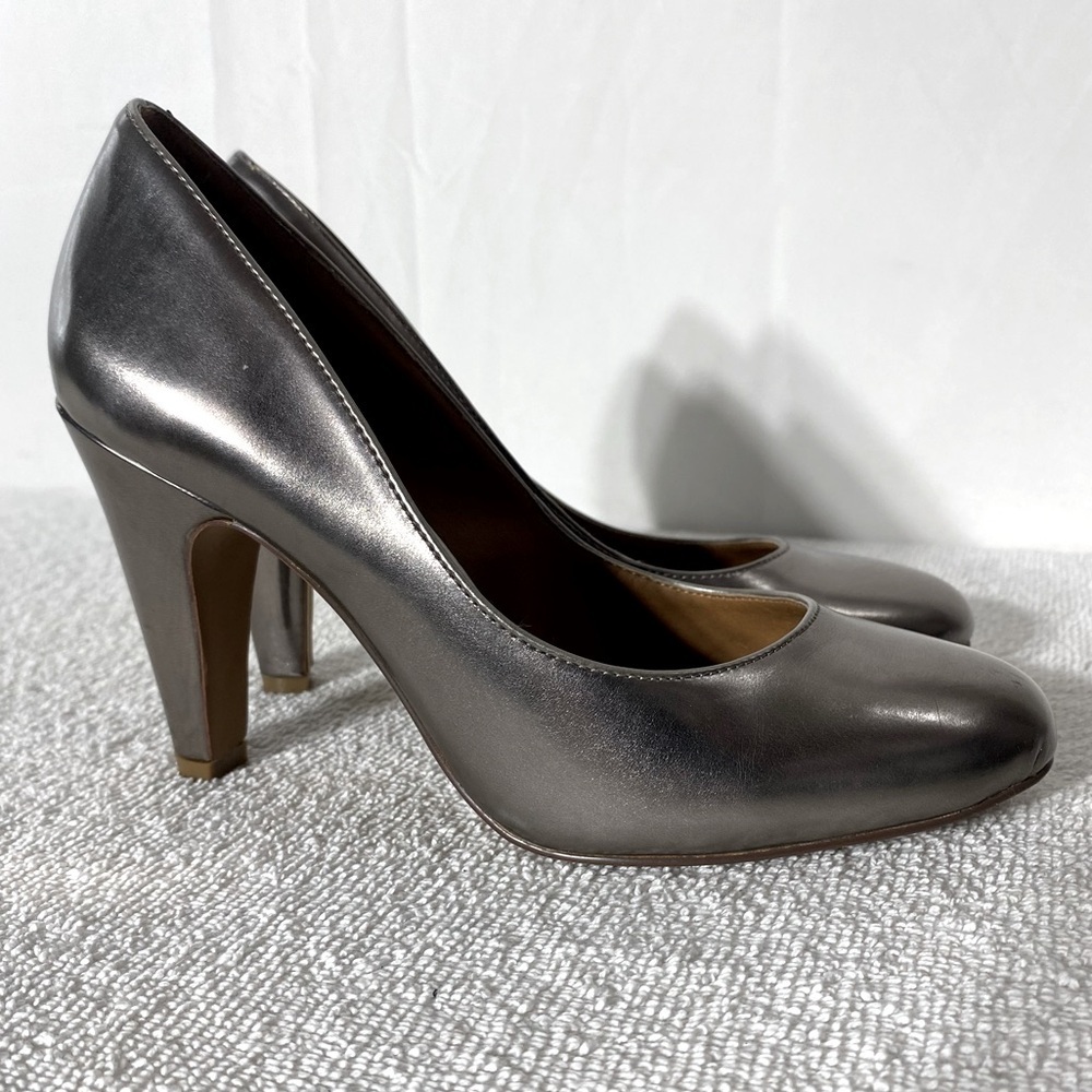 Aldo Metallic Dark Silver Round Toe Heels 37